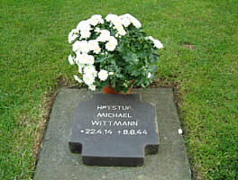 Tumba de Michael Wittman en el cementerio de La Cambe