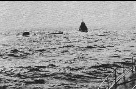 HMS Bulldog detenido frente al U-110