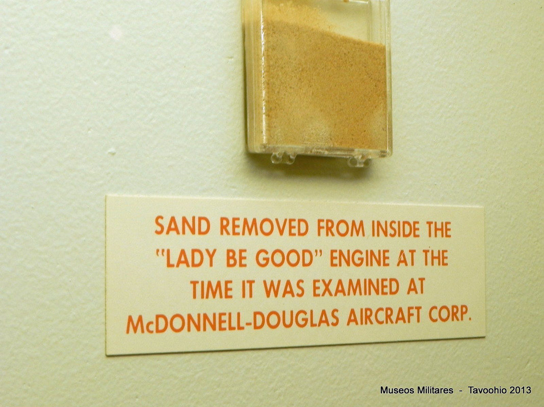 Arena del desierto Libio extraído de uno de los motores durante su chequeo en la Mcdonnell Douglas