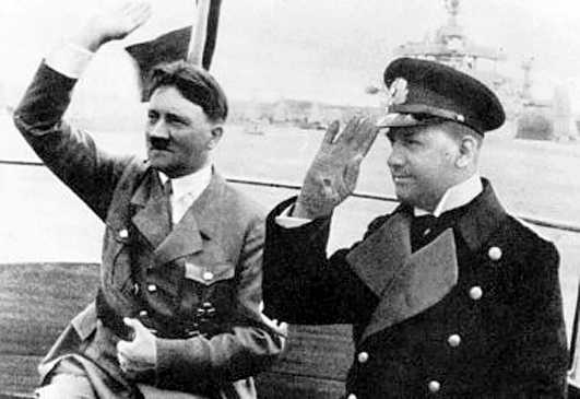 Raeder junto a Hitler
