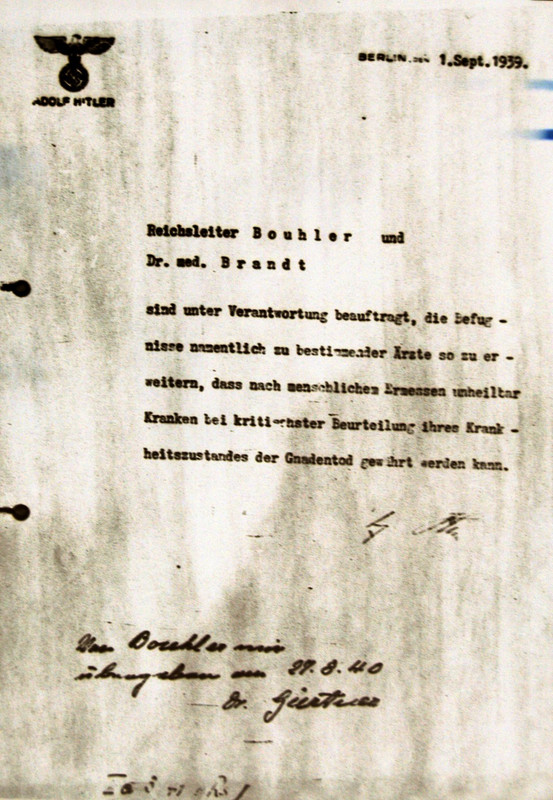 Autorización de Adolf Hitler para el programa de eutanasia, firmada en octubre pero fechada el 1 de septiembre de 1939
