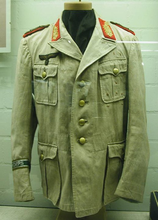 Guerrera de mariscal de campo del Afrika Korps. Esta en concreto perteneció a Erwin Rommel