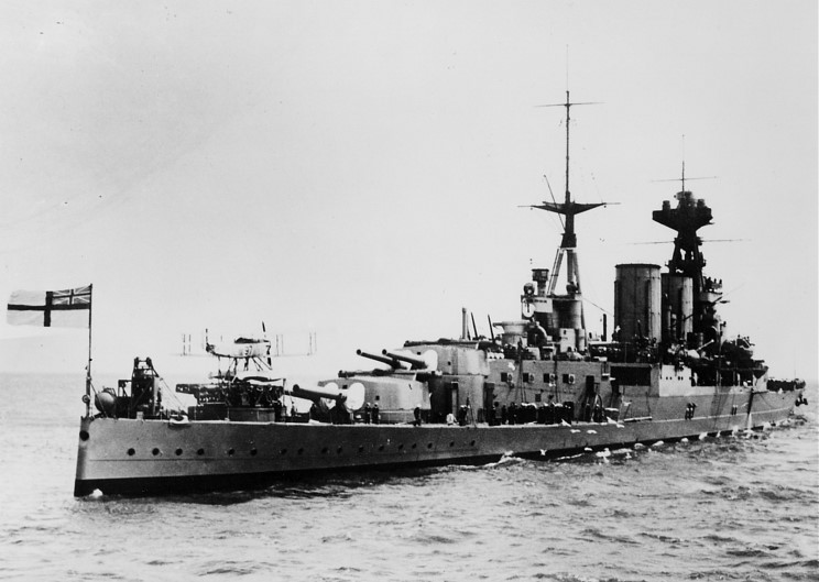 El HMS Hood en 1930