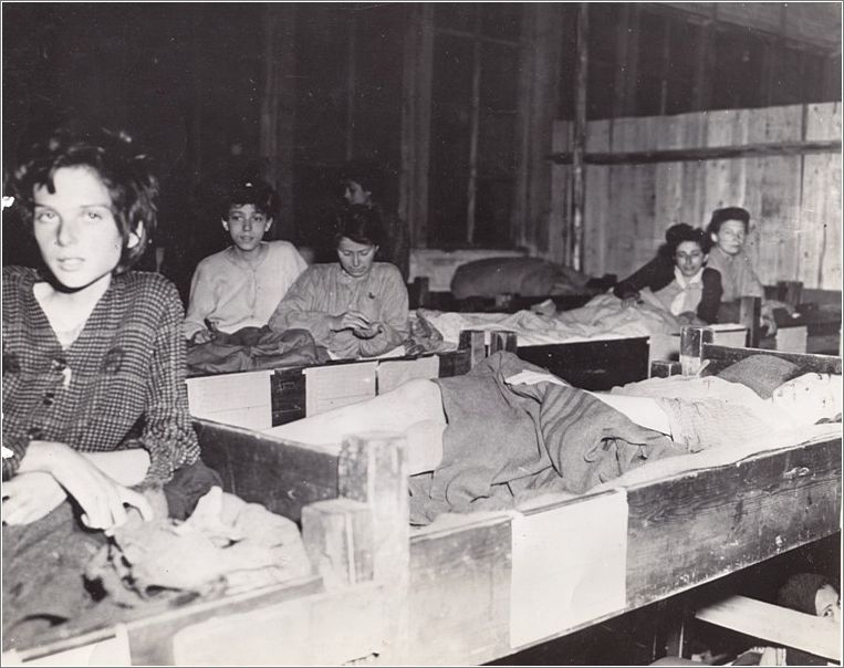 Prisioneras en uno de los subcampos femeninos