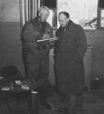 Los Generales Dwight D. Eisenhower y George S. Patton durante la Operación Torch, 1942