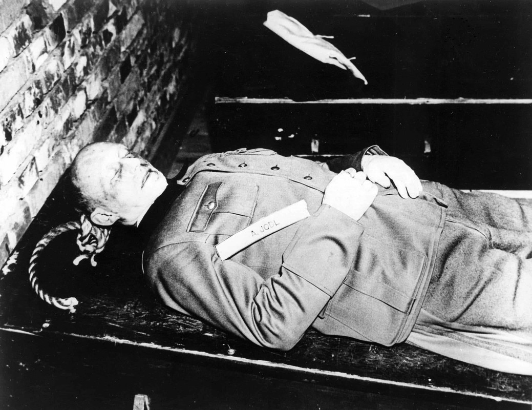 Cadáver de Alfred Jodl, Nuremberg, 16 de Octubre de 1946