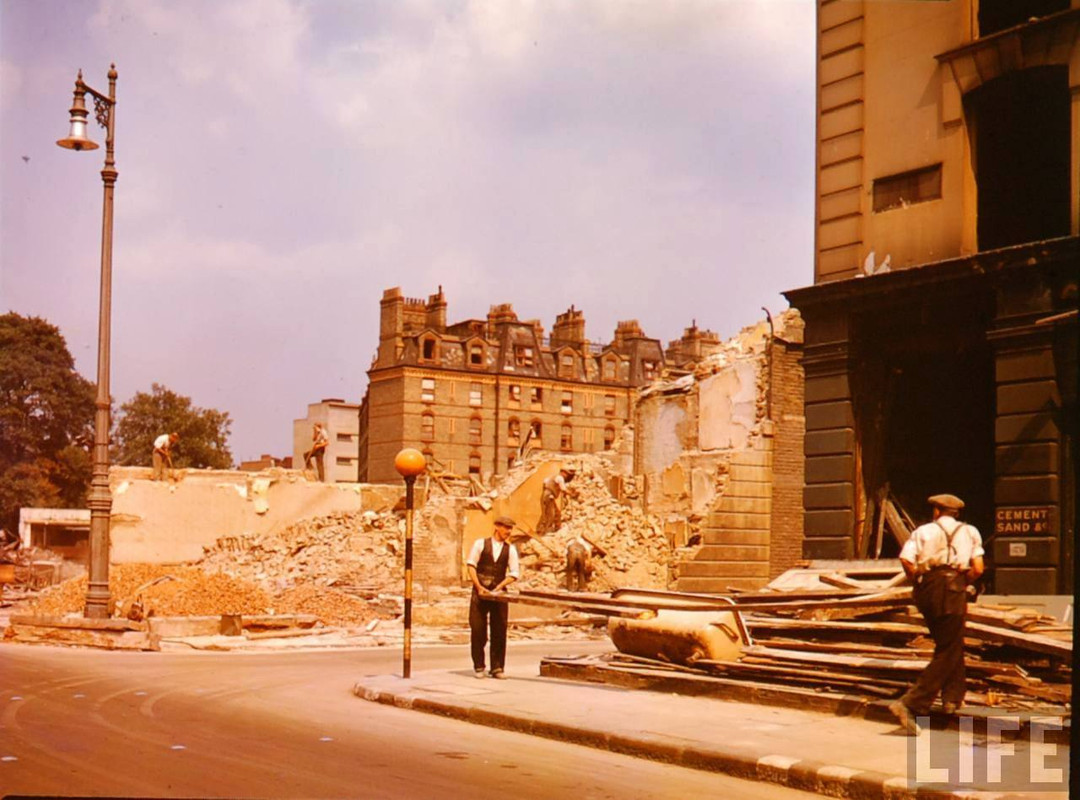 Edificios destruidos  por una bomba V1 en Londres