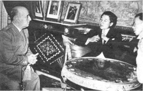 Franco con el príncipe heredero del Japón Aki-Hito, año 1953