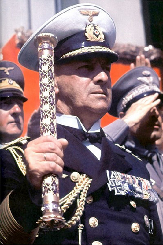 Erich Raeder con el bastón de Gran Almirante, 1939
