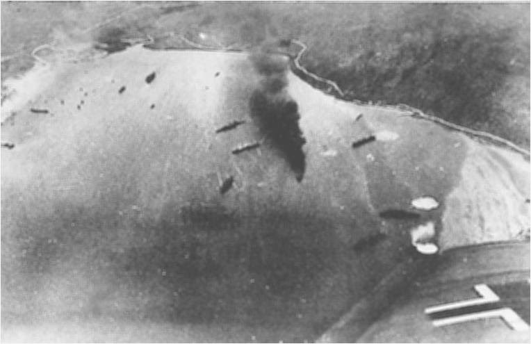 Imagen de la Bahía de Suda momentos después del ataque italiano