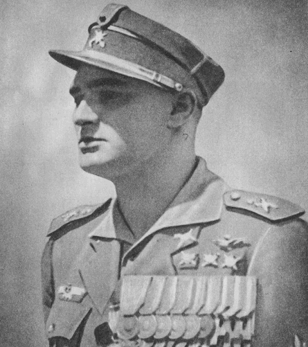Muti con las medallas conseguidas en la Guerra Civil Española Muti con las medallas conseguidas en la Guerra Civil Española