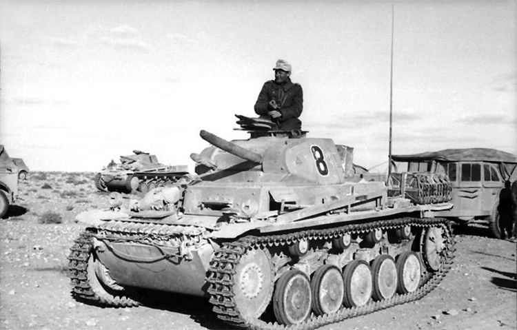 Panzer II de la 15 División Panzer en el norte de África
