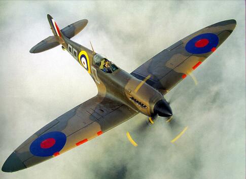 Magnífica imagen de un Spitfire donde pueden verse perfectamente sus características alas de forma elíptica