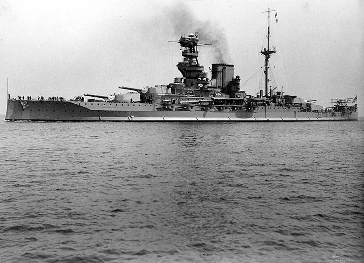 Acorazado HMS Valiant