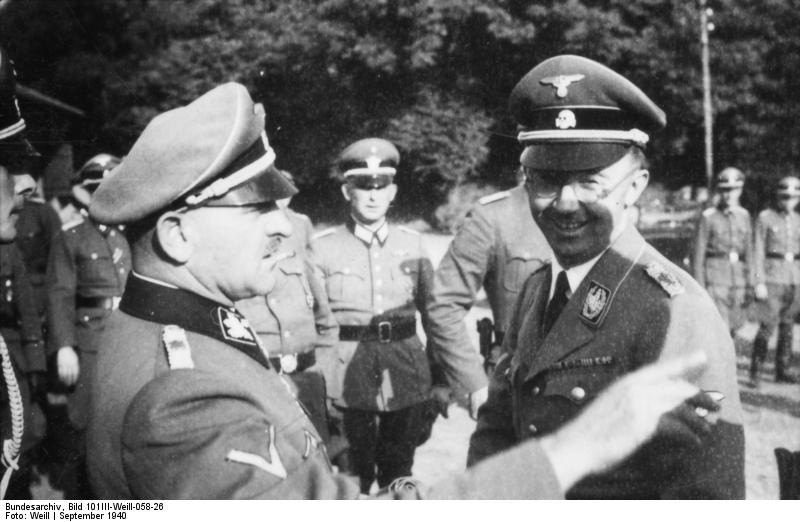 Dietrich y Himmler inspeccionando la Leibstandarte en 1940