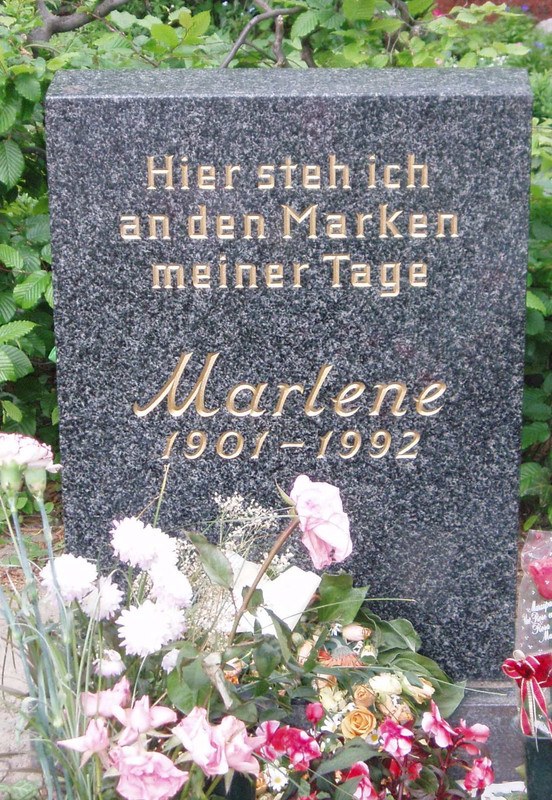 Tumba de Marlene Dietrich en el Cementerio Municipal de Berlin-Schöneberg