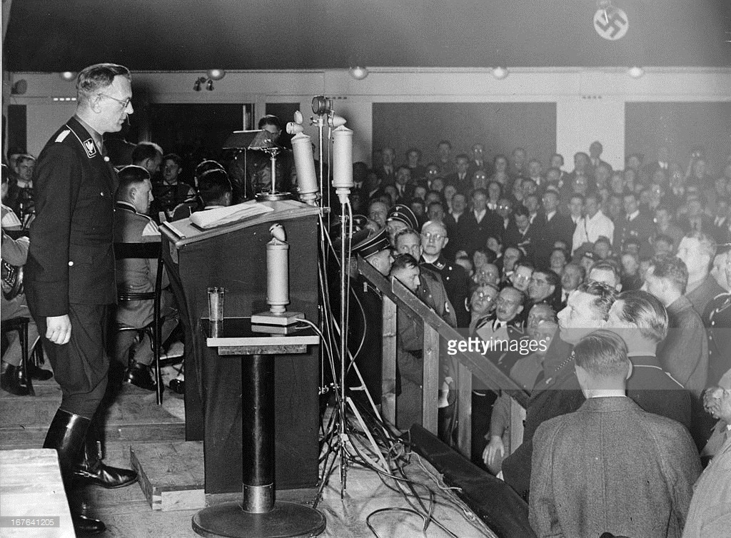 Arthur Seyss-Inquart durante un discurso, marzo de 1938