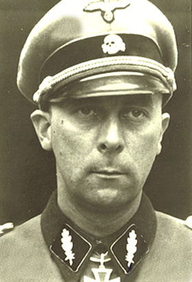 Standartenführer Wilhelm Mohnke en 1944