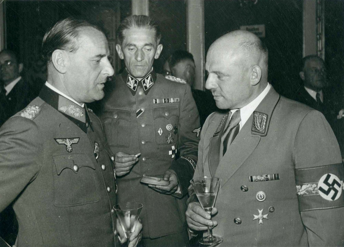 De derecha a izquierda, Fritz Sauckel, K. H. Frank  y Rudolf Toussaint