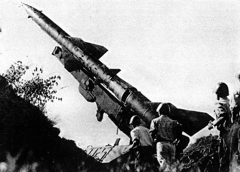 Misil tierra-aire SAM2 de fabricación soviética utilizado por las fuerzas de Vietnam del Norte. Estos cohetes infligieron graves pérdidas a la USAF