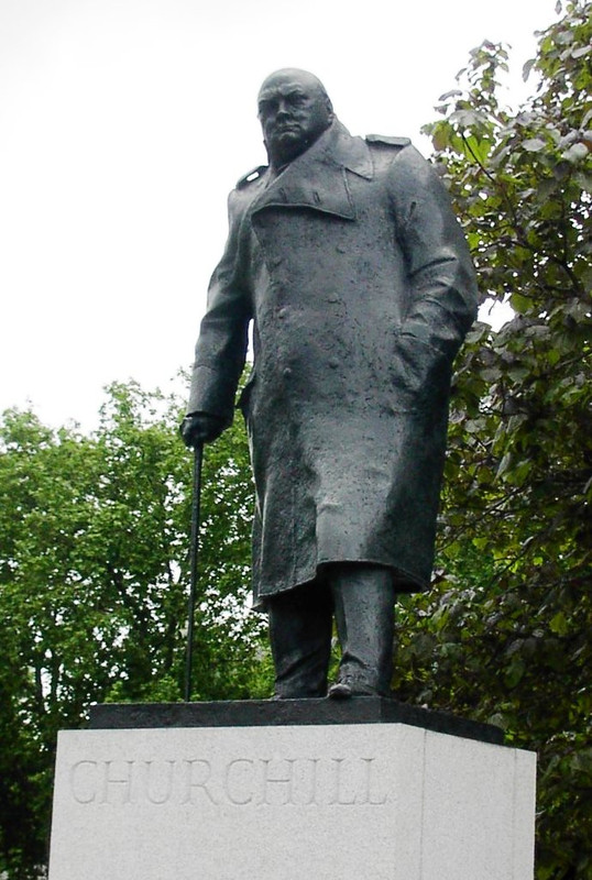 Estatua de Sir Winston, frente al Parlamento Británico en Londres