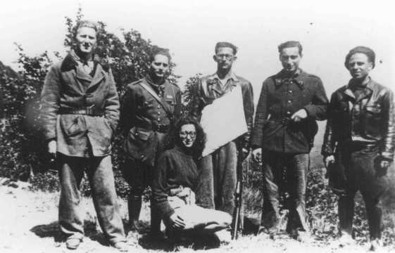 Miembros de un grupo de la resistencia judía, Organisation Juive de Combate. Espinassier, Francia, durante la guerra