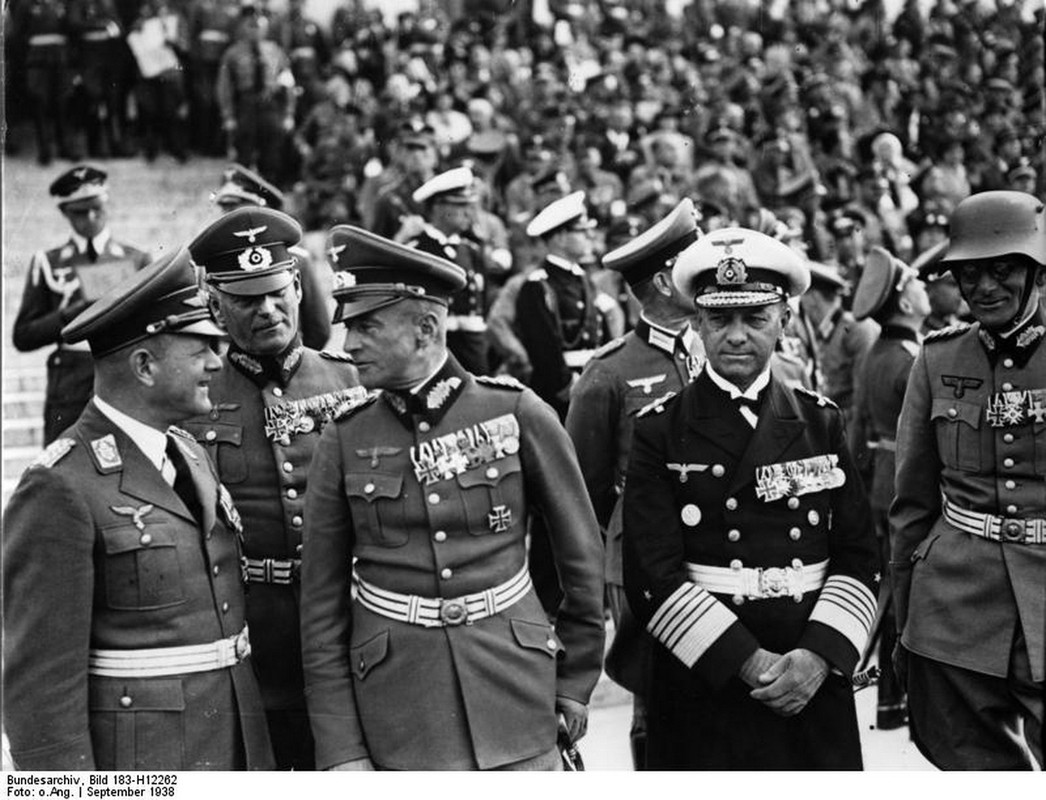 Erhard Milch, Wilhelm Keitel, Walther von Brauchitsch, Erich Raeder y  Maximilian von Weichs, Nuremberg, 12 Septiembre de 1938
