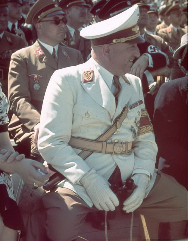 Robert Ley en el desfile en honor de la Legión Cóndor, Berlín, 6 de junio de 1939