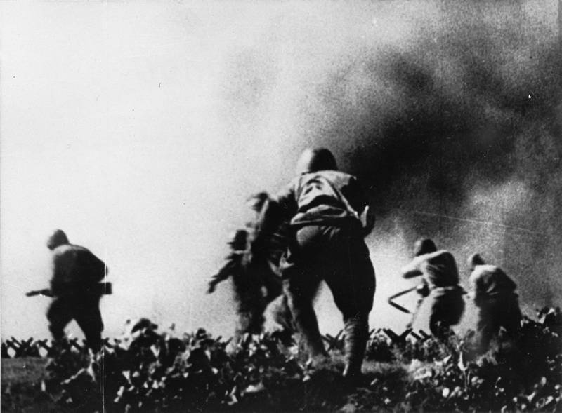 Soldados polacos se disponen a repeler un ataque alemán