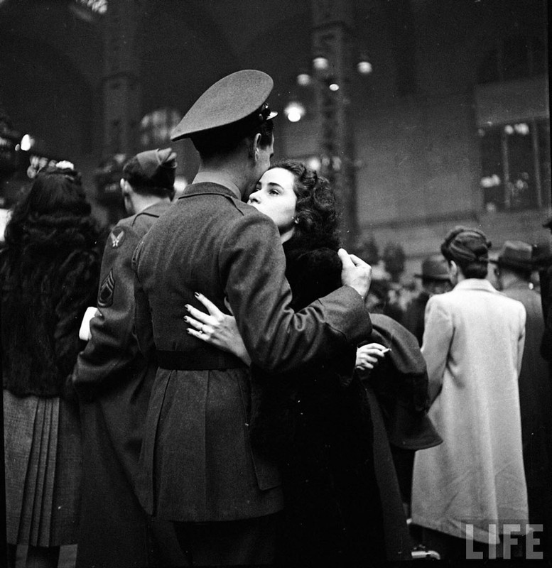 Despidiendo a las tropas en Nueva York, 1943. Por Alfred Eisenstaedt