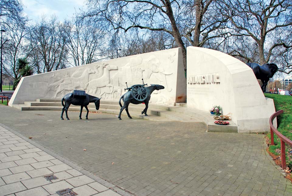 Monumento en memoria de los animales que les sirvieron en las guerras en las que lucharon