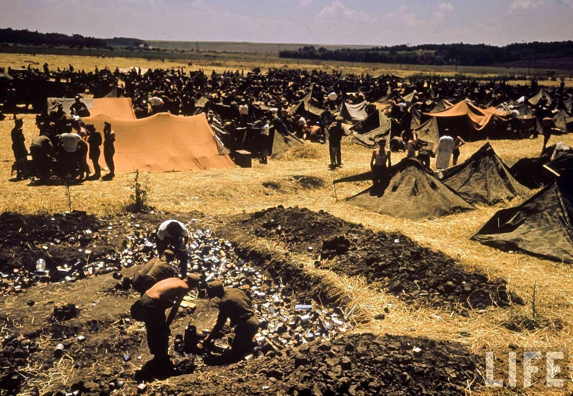 Soldados americanos en un campamento temporal después de la batalla de El Guettar