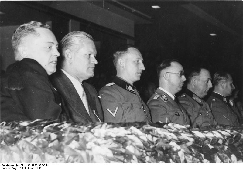 Cúpula de Líderes de las SS en Berlín, de izquierda una Derecha, Dr. Karl Ritter von Halt, sin Uniforme, Reinhard Heydrich, Heinrich Himmler, Kurt Daluege, Karl Wolff