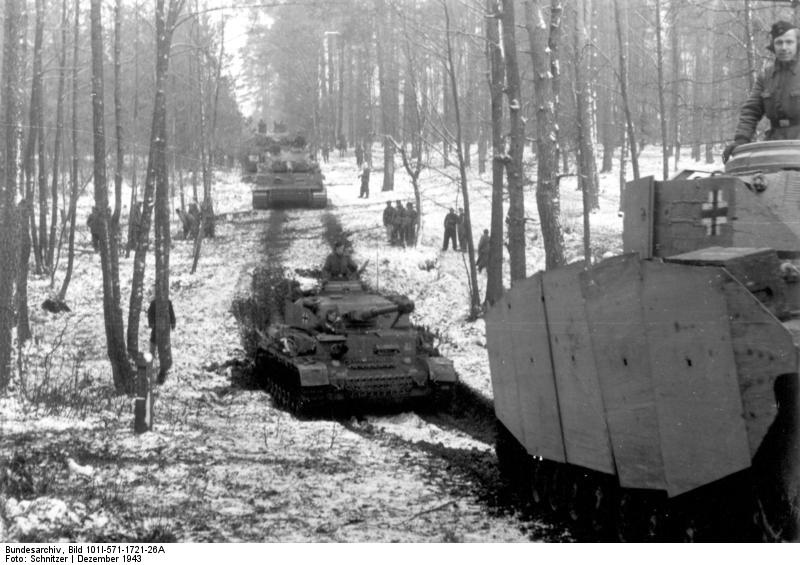 Columna SS-Panzer y Tigers del PzKpfW IV Ausf.G