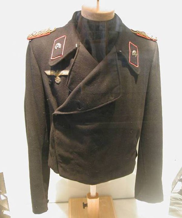 Guerrera del Capitán General Heinz Guderian de Unidades Panzer del Heer. El emblema nacional es dorado al igual que las hombreras