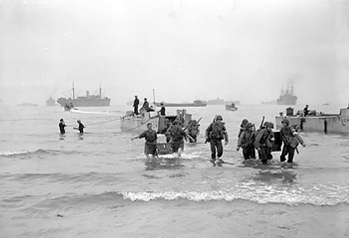 Soldados estadounidenses desembarcan en las costas de Argelia, 1942