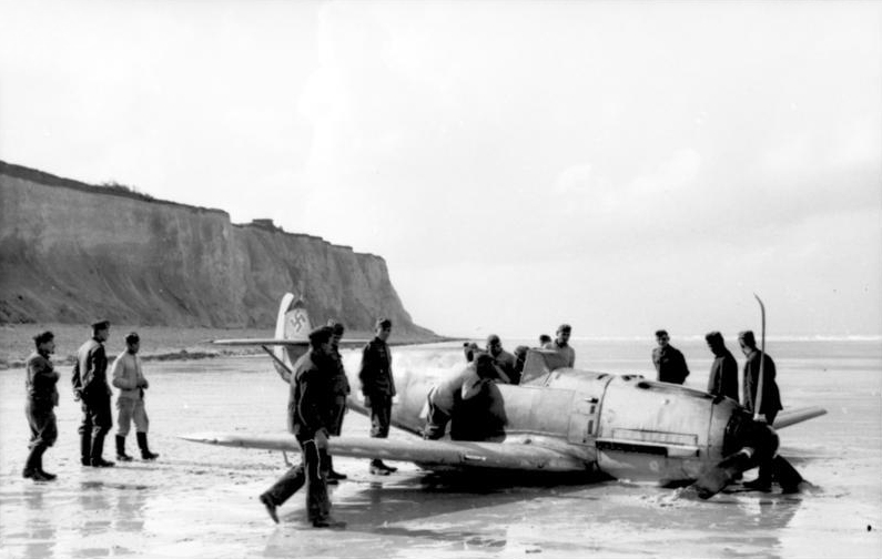 Marseille reclamó su séptima victoria el 28 de septiembre de 1940, aunque se estrelló al aterrizar cerca de Théville debido a un fallo en el motor de su Bf 109 E-7, Nº de Serie 409