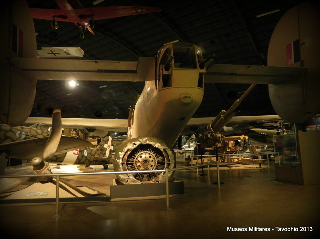 Uno de los cuatros motores y la hélice del Lady Be Good exhibidos en el Museo de la Fuerza Aérea en Dayton, Ohio