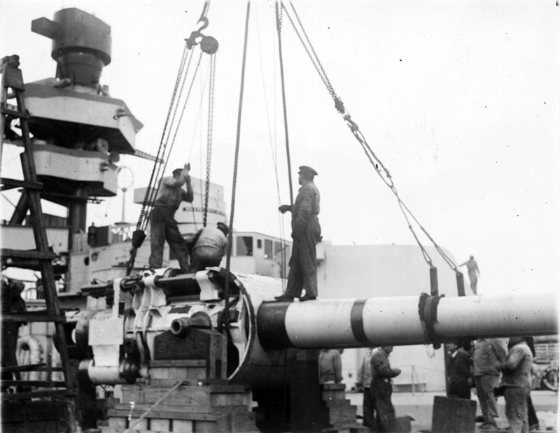 Sustitución del montaje de cañones de 190 mm, estos eran como típico en la marina italiana montados por parejas