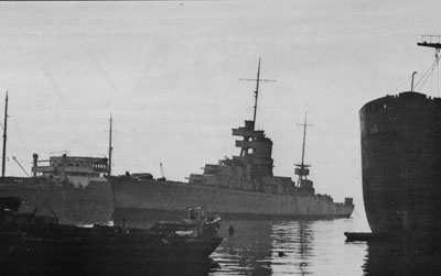El 25 de Mayo en el puerto de La Spezia, a la espera de ser desguazado, 1962