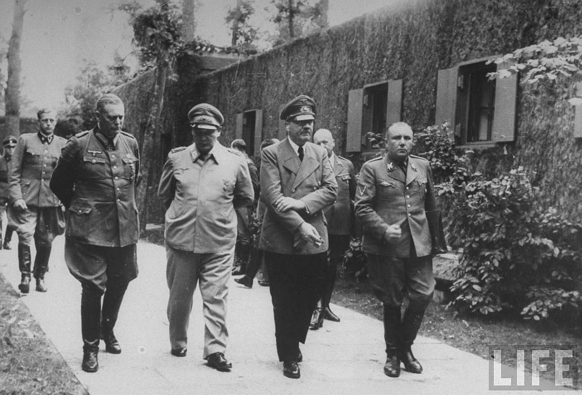 Keitel, Göring, Hitler y Bormann, tras el atentado del 20 de Julio de 1944