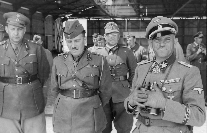 Joseph Dietrich con Georg von Ritter Hengl en abril de 1941