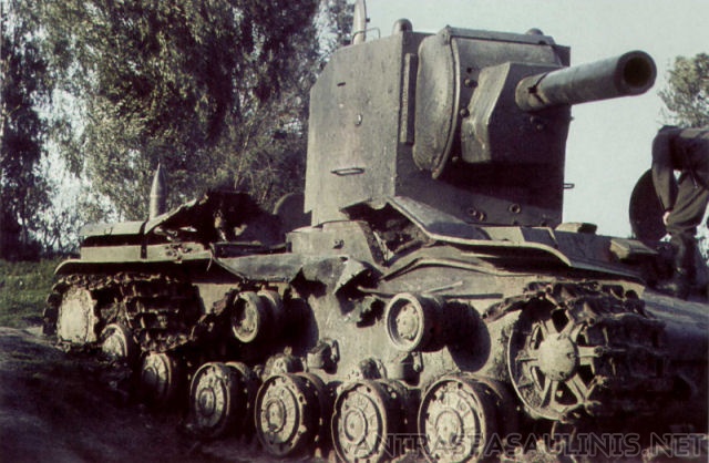 El KV-2 de Raseiniai
