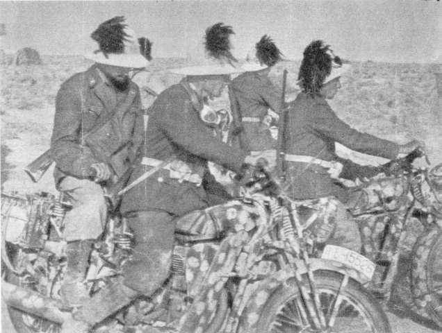 Bersaglieri italianos, infantería de élite, en esta ocasión equipada con motocicletas