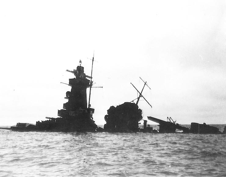 Vista del Graf Spee después de la explosión
