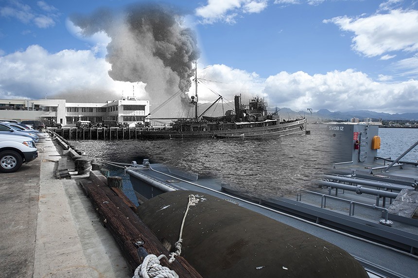 El acorazado USS Arizona BB 39 arde durante el ataque a Pearl Harbor, contemplado desde la isla de Ford