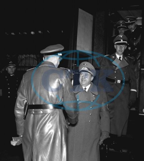Heydrich como anfitrión,con motivo de la visita a Praga del Ministro de Economía, Walter Funk, a su Izquierda, 1941
