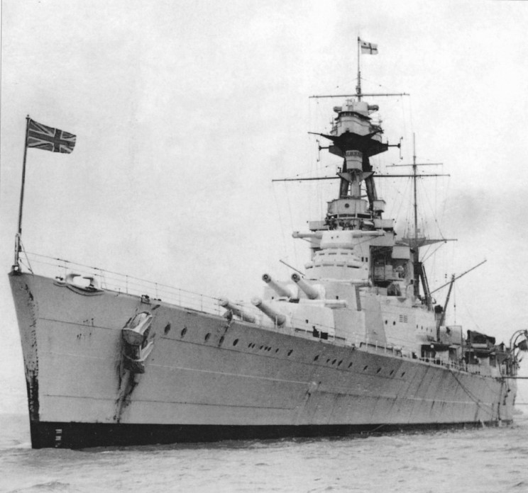HMS Hood en Portsmouth, Inglaterra en 1937