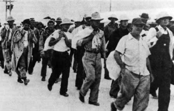 Civiles capturados en Wake por japoneses son obligados a trabajos forzados. 1941