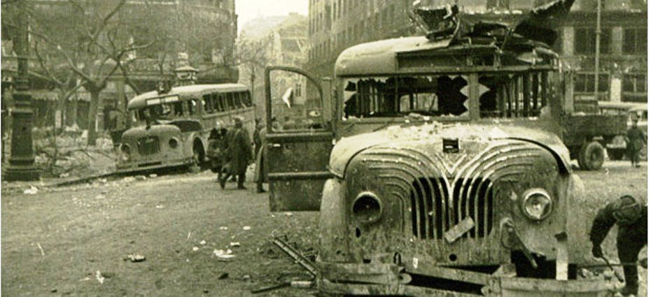 Budapest en 1945, poco después de finalizar los combates